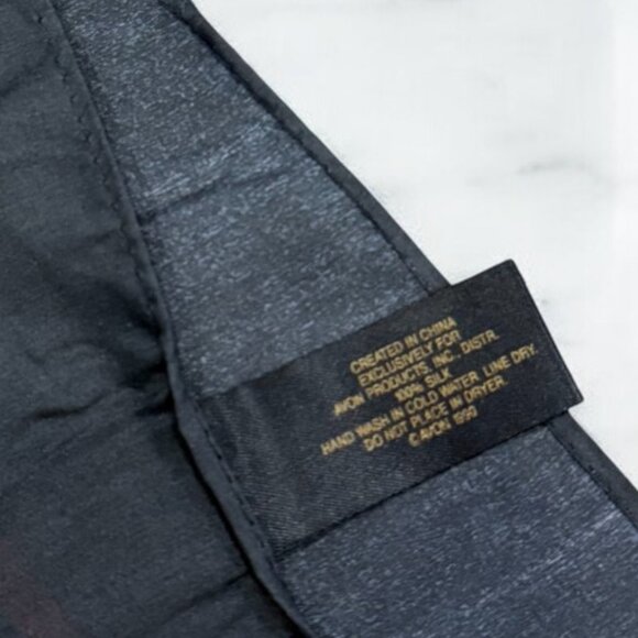 Avon NEW Vintage 100% Silk Scarf 90s Billy Dee Williams Undeniable Design 33X33 - Picture 11 of 15